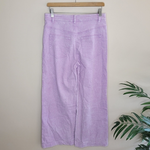 Everyday Chic Boutique | Lavender Wide Leg Cropped Jeans Size Medium - Picture 3 of 5